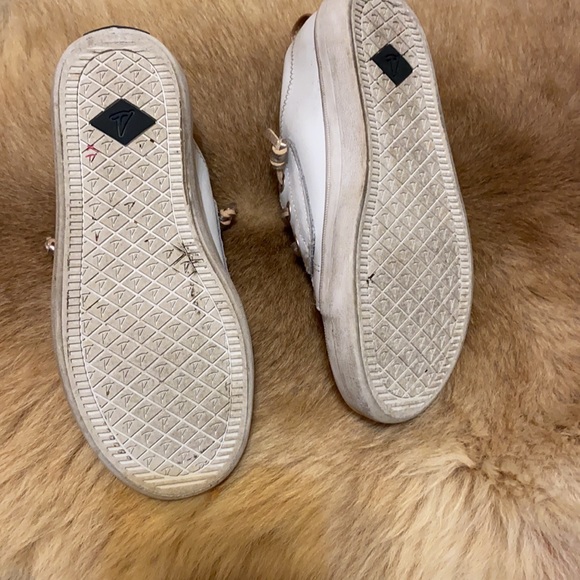 SPERRYS - Picture 3 of 4